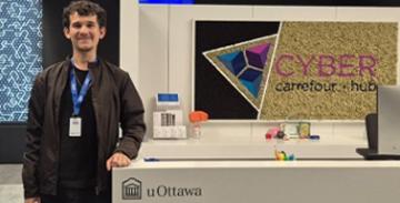 O estudante Johann Jakob Schmitz Bastos na uOttawa-IBM Cyber Range Lab
